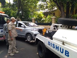 Lika-liku Warga DKI Gugat Derek Parkir Liar dan Menang Rp 186 Juta