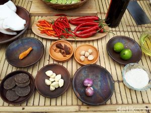 Ini Tips Bikin Ayam Taliwang Pedas Manis Pakai 3 Jenis Cabe dan Kecap ABC