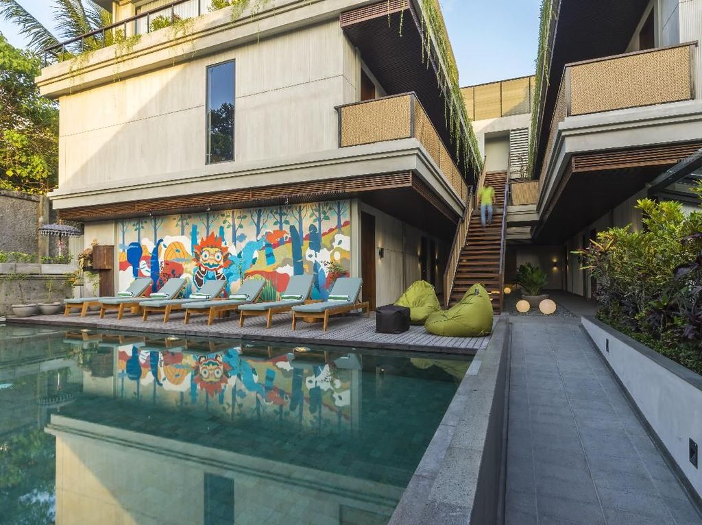 Lukisan Gaya Abstrak Bali Kemal Ezedine Hiasi Artotel Haniman-Ubud Lukisan Gaya Abstrak Bali Kemal Ezedine Hiasi Artotel Haniman-Ubud
