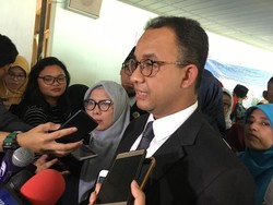 Anies Imbau Orang Tua Antarkan Anaknya di Hari Pertama Sekolah
