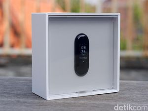 Unboxing Mi Band 3, Gelang Pintar Ramah Kantong