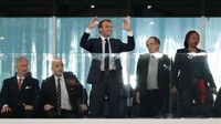 Selebrasi Macron di Samping Raja Belgia saat Prancis Cetak Gol