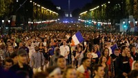 Suasana saat nobar di Paris. REUTERS/Charles Platiau.