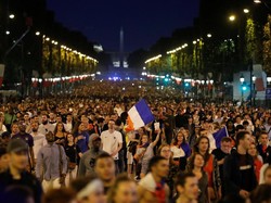Suasana saat nobar di Paris. REUTERS/Charles Platiau.