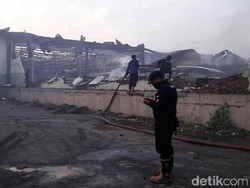 Kebakaran Gudang Tekstil Probolinggo Padam Setelah 8 Jam Berkobar