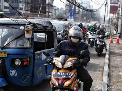 Kabel Menjulur ke Bawah, Ancam Pengendara