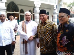 Airlangga Kunjungi Ponpes Al Fachriyah, Ajak Habib Dukung Jokowi