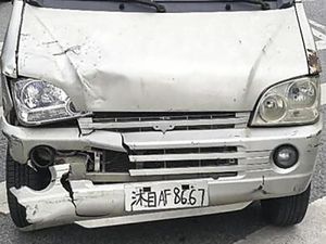 Pakai Pelat Tulisan Tangan, Pria di China Ditangkap Polisi Pakai Pelat Tulisan Tangan, Pria di China Ditangkap Polisi