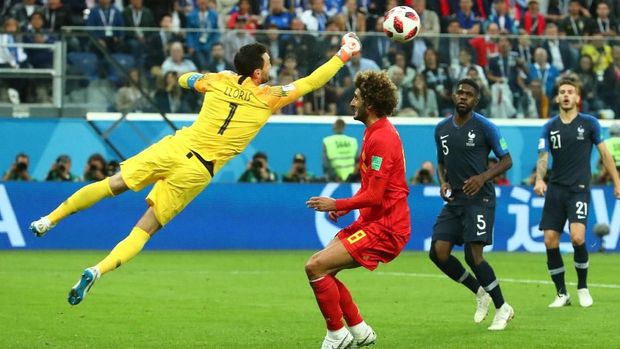 Umpan silang Belgia beberapa kali mengancam gawang Prancis.