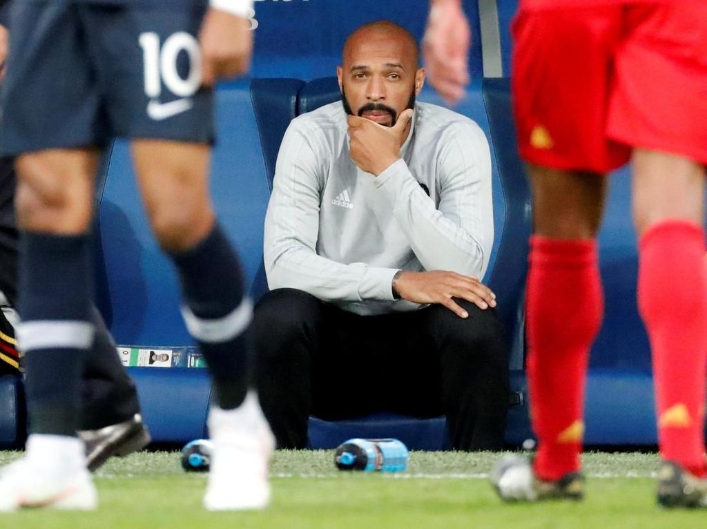 Barcelona Juga Incar Thierry Henry untuk Gantikan Setien? Barcelona Juga Incar Thierry Henry untuk Gantikan Setien?