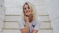Ini Istri Striker Ganteng Prancis Antoine Griezmann yang Nggak Suka Eksis