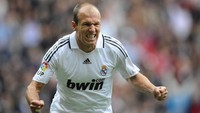 9. Arjen Robben dilepas El Real ke Bayern Munich pada Agustus 2009. Si Putih mengantongi 25 juta euro dari hasi penjualan tersebut. (Foto: Denis Doyle/Getty Images)