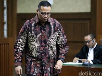 Sidang Perdana Tersangka Korupsi Pembangunan IPDN Agam