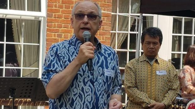 Mantan Dubes Inggris untuk Indonesia, Martin Hatfull, yang juga Ketua AIS