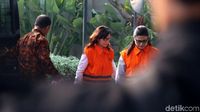 Pemeriksaan Perdana Rinawati dan Rooslynda Pasca Ditahan KPK