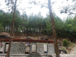 Sensasi Mandi Air Hangat di Tengah Hutan Banjarnegara