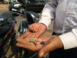 Bolehkah Fasos/Fasum Diserobot Jadi Pos Ormas atau Parkir Liar?