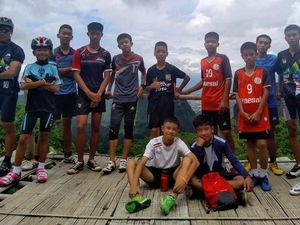 17 Hari Terjebak di Gua, 12 Remaja Thailand Turun 2 Kg 17 Hari Terjebak di Gua, 12 Remaja Thailand Turun 2 Kg