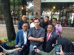 Merasa Terusik, Atalarik Syah Minta Berita Kasusnya Dibatasi Demi Anak