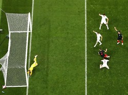 Kroasia baru bisa menyamakan skor di babak kedua. Tepatnya di menit ke-68, Ivan Perisic merobek gawang Jordan Pickford. (Foto: Ryan Pierse/Getty Images)