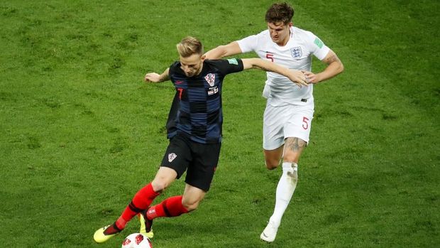 Ivan Rakitic sebagai gelandang jangkar Kroasia yang juga diandalkan membantu serangan timnya. (