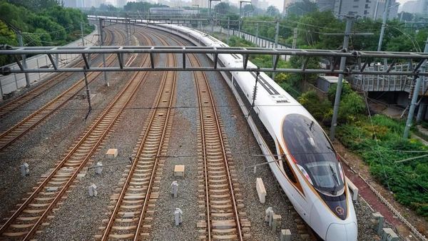 Seperti Apa Bentuk Kereta Cepat Terpanjang di Dunia?