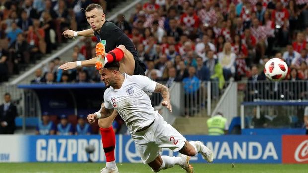 Ivan Perisic ketika mencetak gol ke gawang Inggris.