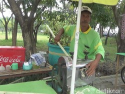 Penjual Es Tebu Bikin Kagum Tetangga, Pilih Haji daripada Mobil
