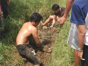 Viral Pria Bangkit dari Kubur di Pontianak, Ini Faktanya Viral Pria Bangkit dari Kubur di Pontianak, Ini Faktanya