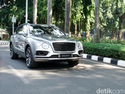 SUV Hybrid Mewah Pertama Datang ke Indonesia