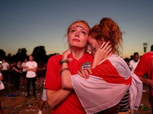 Video: Wajah-wajah Patah Hati Korban Kekalahan Inggris