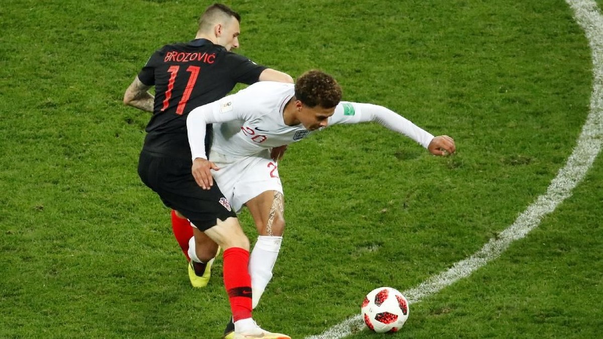 Kroasia vs Inggris masih sama kuat 1-1 hingga jeda babak tambahan semifinal Piala Dunia 2018. (Foto: Christian Hartmann/Reuters)