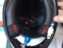 Kalau Haus Tinggal Sedot, Ini Selang Minum di Helm Pebalap MotoGP