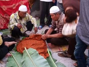 Rizky Korban King Cobra yang Dianggap Mati Suri Dimakamkan Rizky Korban King Cobra yang Dianggap Mati Suri Dimakamkan