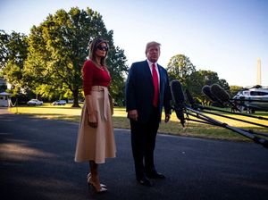 Foto: Melania Trump Elegan Pakai Sepatu dari Kantong Kertas Bekas Foto: Melania Trump Elegan Pakai Sepatu dari Kantong Kertas Bekas