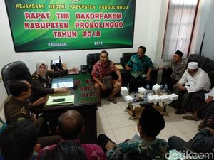 Nisan Raksasa di Probolinggo akan Dibongkar, Tak Ada Ganti Rugi Nisan Raksasa di Probolinggo akan Dibongkar, Tak Ada Ganti Rugi