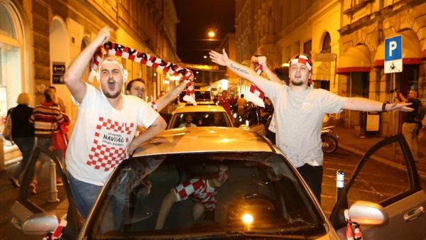 Meriahnya Suporter Merayakan Kemenangan Kroasia