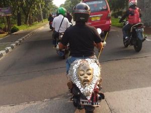 Kelewat Kreatif, Motor Ini Ditempeli Uang Koin