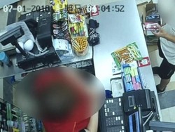 Kocak! Rampok Bersenjata Ini Kabur Karena Dibentak Kasir Mini Market