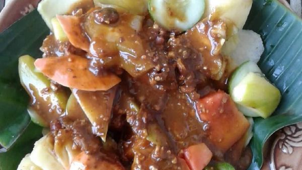 Pedas Segar! Ini 10 Ragam Rujak Buah yang  Bikin Ngiler dan Melek