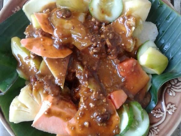 Pedas Segar! Ini 10 Ragam Rujak Buah yang  Bikin Ngiler dan Melek