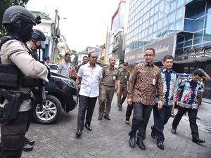 Momen Anies Kunjungi Lokasi Ledakan di Ruko Grand Wijaya