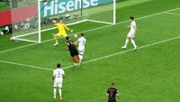 Di babak tambahan, Kroasia justru berbalik unggul. Gol The Blazers dicetak Mario Mandzukic. (Foto: Alexander Hassenstein/Getty Images)