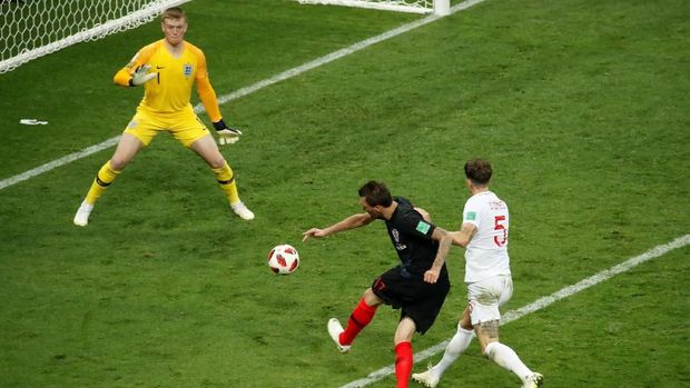 Kroasia mengalahkan Inggris lewat gol Mario Mandzukic di babak tambahan.