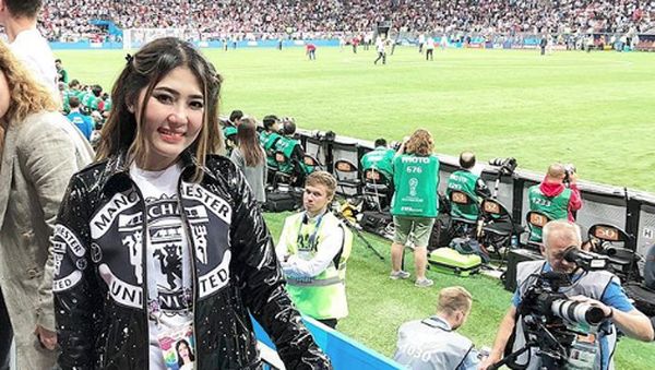 Via Vallen Nonton Kroasia vs Inggris, Netizen : Marko Simic vs De Gea