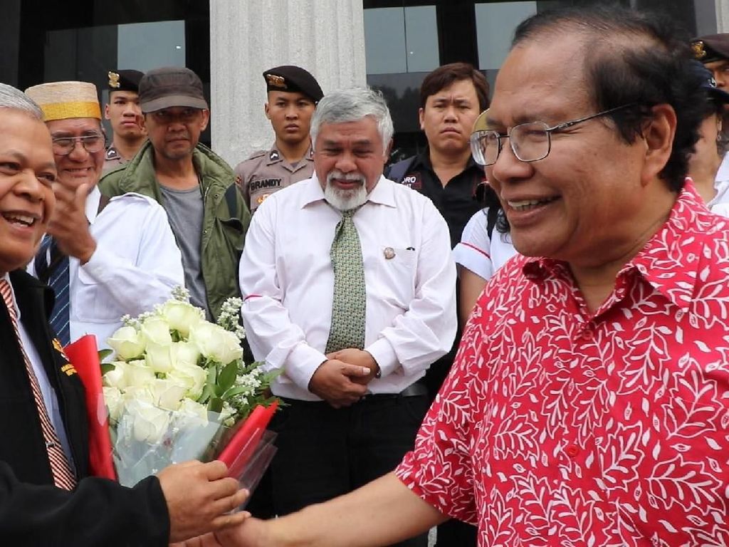 Rizal Ramli: Ekonomi RI Setengah Lampu Merah Rizal Ramli: Ekonomi RI Setengah Lampu Merah