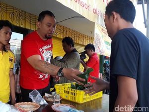 Chef Ini Beramal Lewat Nasi Bungkus Murah, Cuma Rp 1.000