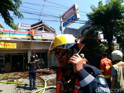 Sebuah Minimarket di Surabaya Terbakar, Sempat Terdengar Ledakan