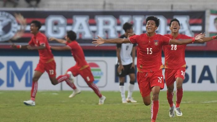 Myanmar ke final Piala AFF U-19. (Foto: Zabur Karuru/ANTARA) Myanmar ke final Piala AFF U-19. (Foto: Zabur Karuru/ANTARA)