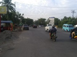 Dengan Air Putih, Dukun Perempuan Ini Antar Orang Duduk di DPR